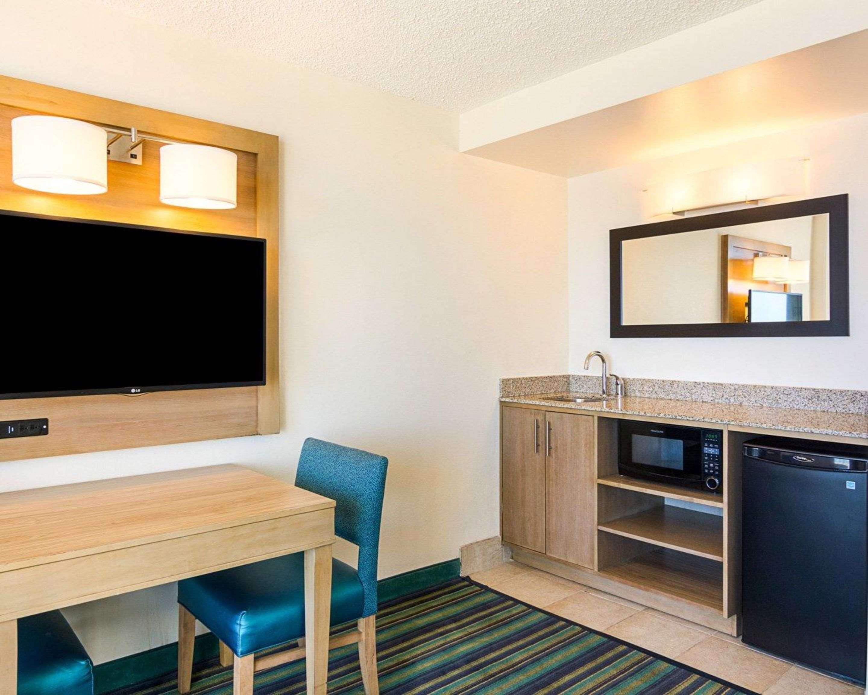 Comfort Suites Beachfront Virginia Beach Bagian luar foto