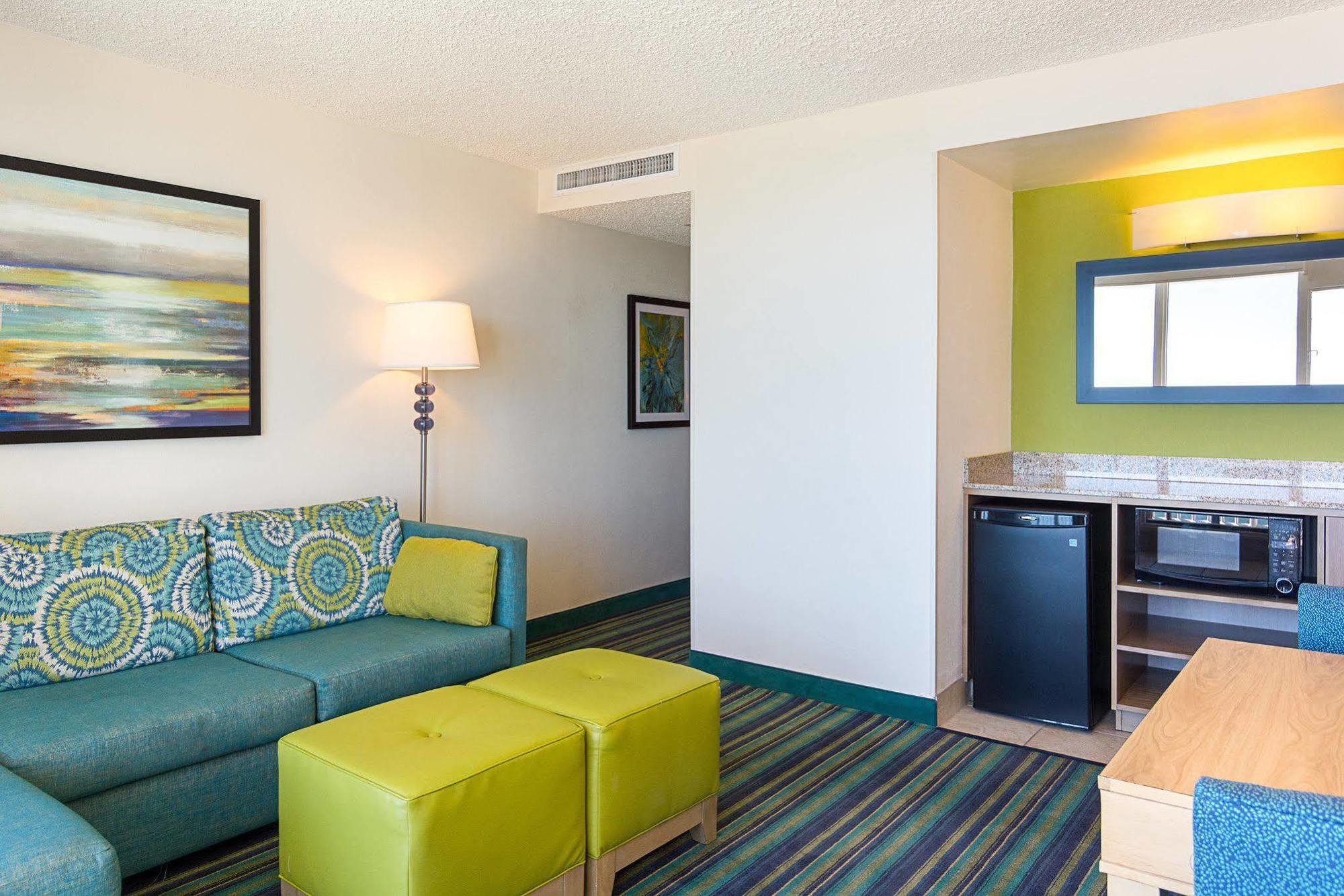 Comfort Suites Beachfront Virginia Beach Bagian luar foto